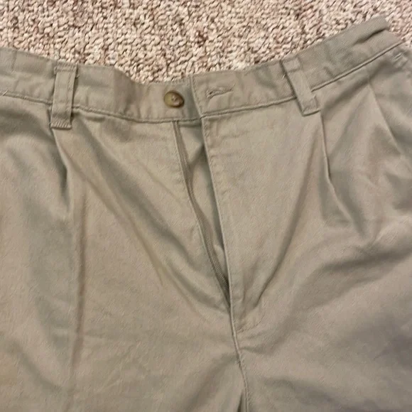 Flyers khaki elastic waist flat front shorts - Picture 2 of 4